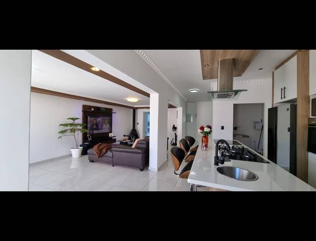 4 BEDROOM HOUSE FOR SALE IN ST HELENA VIEWS